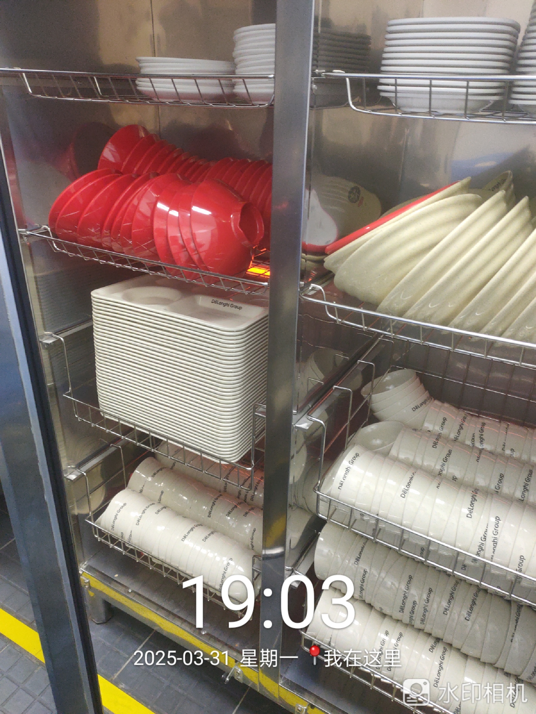 專業餐具清潔消毒，守護每一餐的安全與健康